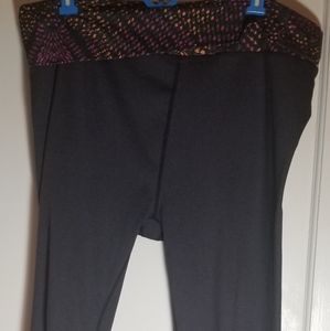 Fabletics Roll Waist Capri Yoga Pants - Used